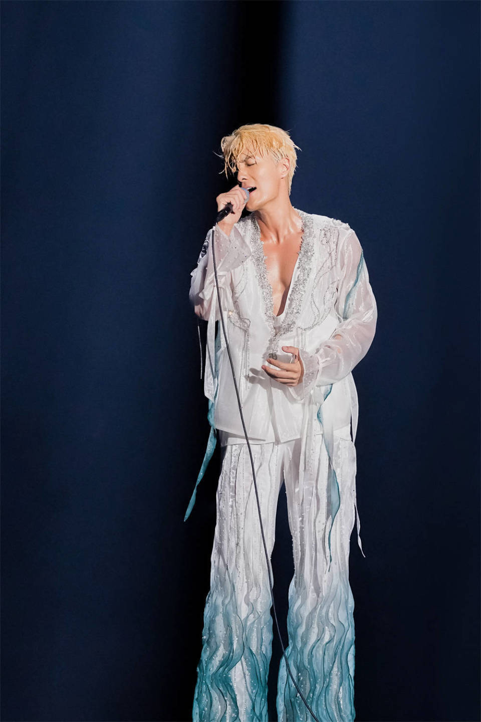 吴克群深圳演唱会人工控雨 内娱演唱会整活第一人