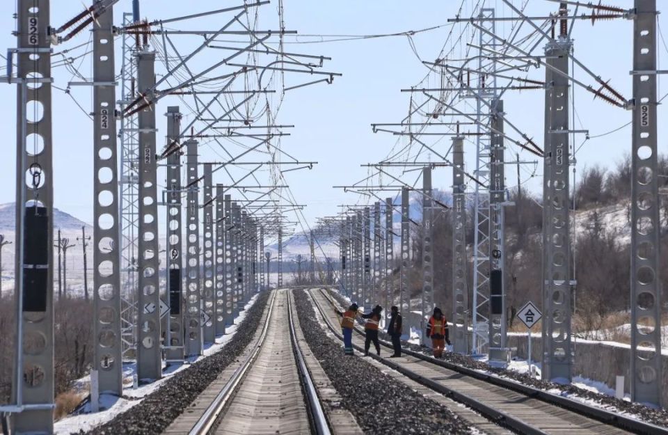 太锡铁路锡林浩特至正蓝旗段接触网送电一次成功
