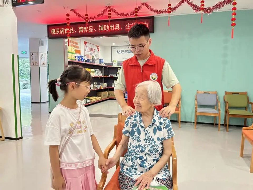 峨眉这个社区好温暖！孩子们走进养老院传承“孝”文化_腾讯新闻