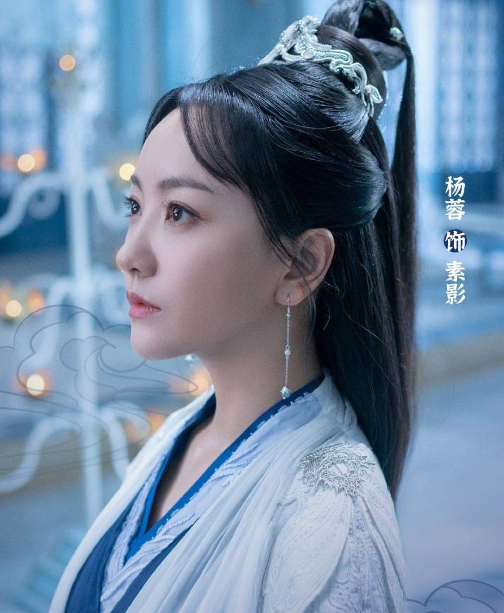 借着国家二级演员杨蓉的东风,24岁周也火了,只是晚了6年_腾讯新闻