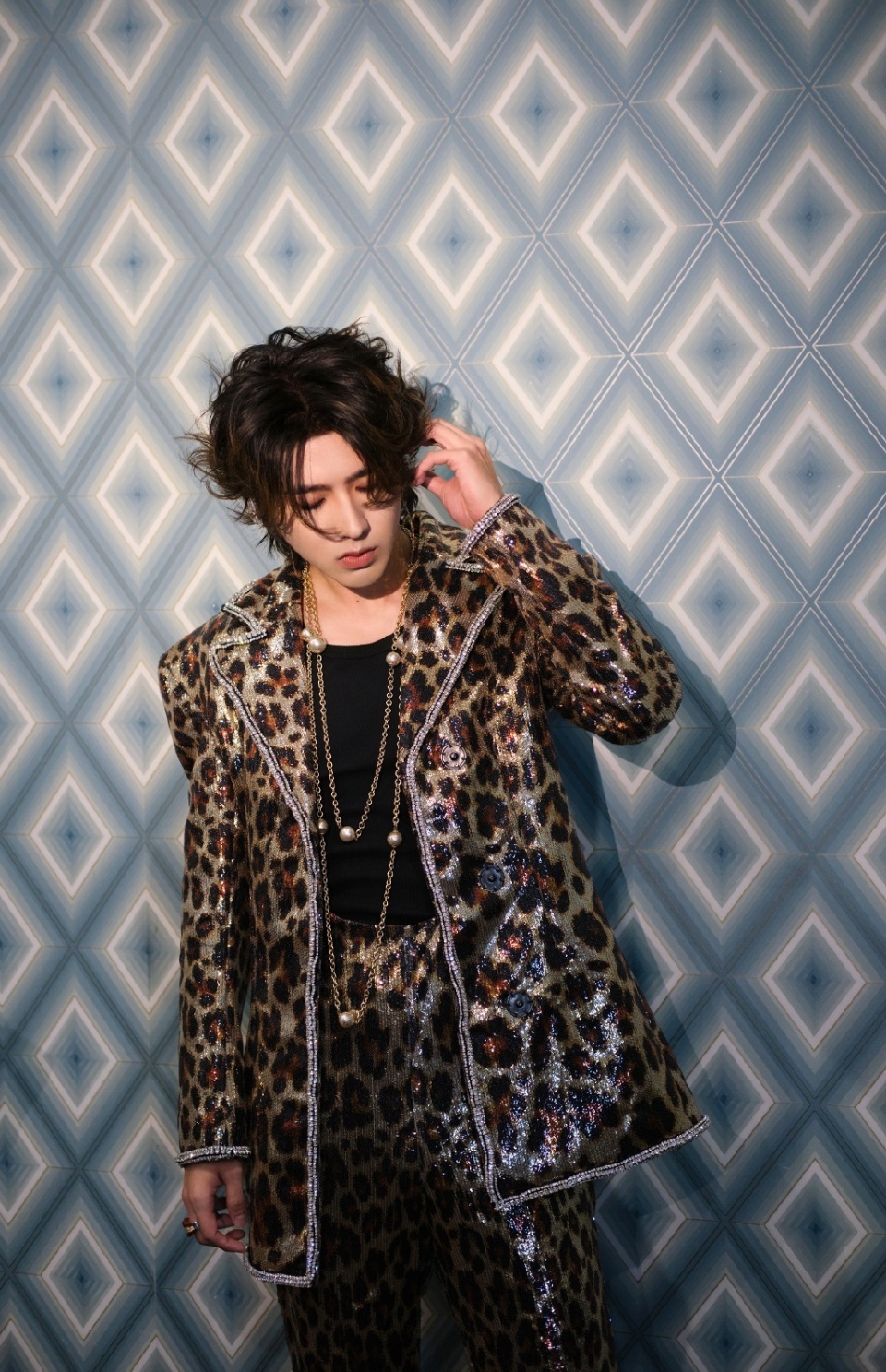 蔡徐坤工作室时隔三个月再营业,为演唱会吉隆坡站预热_腾讯新闻