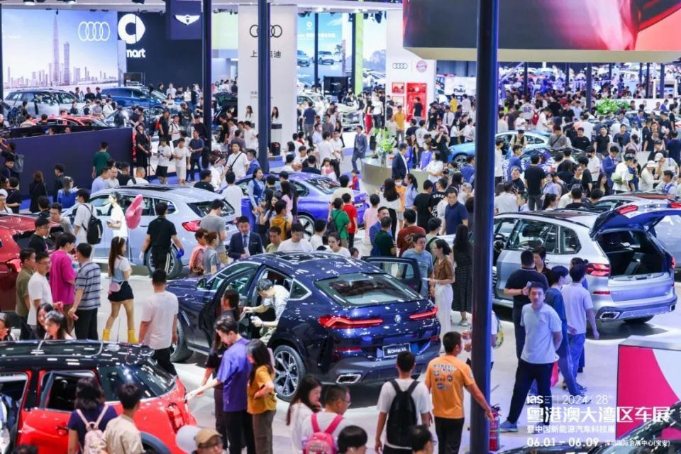 现场还有车展战略合作伙伴-小红书汽车,专门打造「周末玩车俱乐部