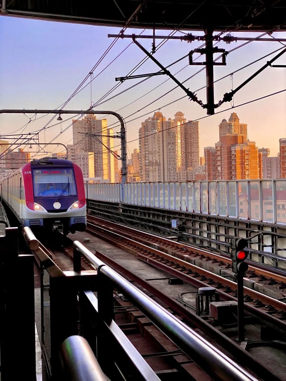 沿途皆美景小布网友摄影团地铁大片上线每一站都有精彩