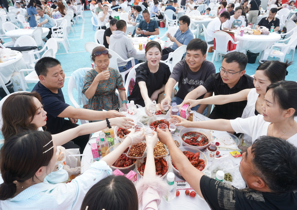 江苏盱眙火红龙虾节万人龙虾宴