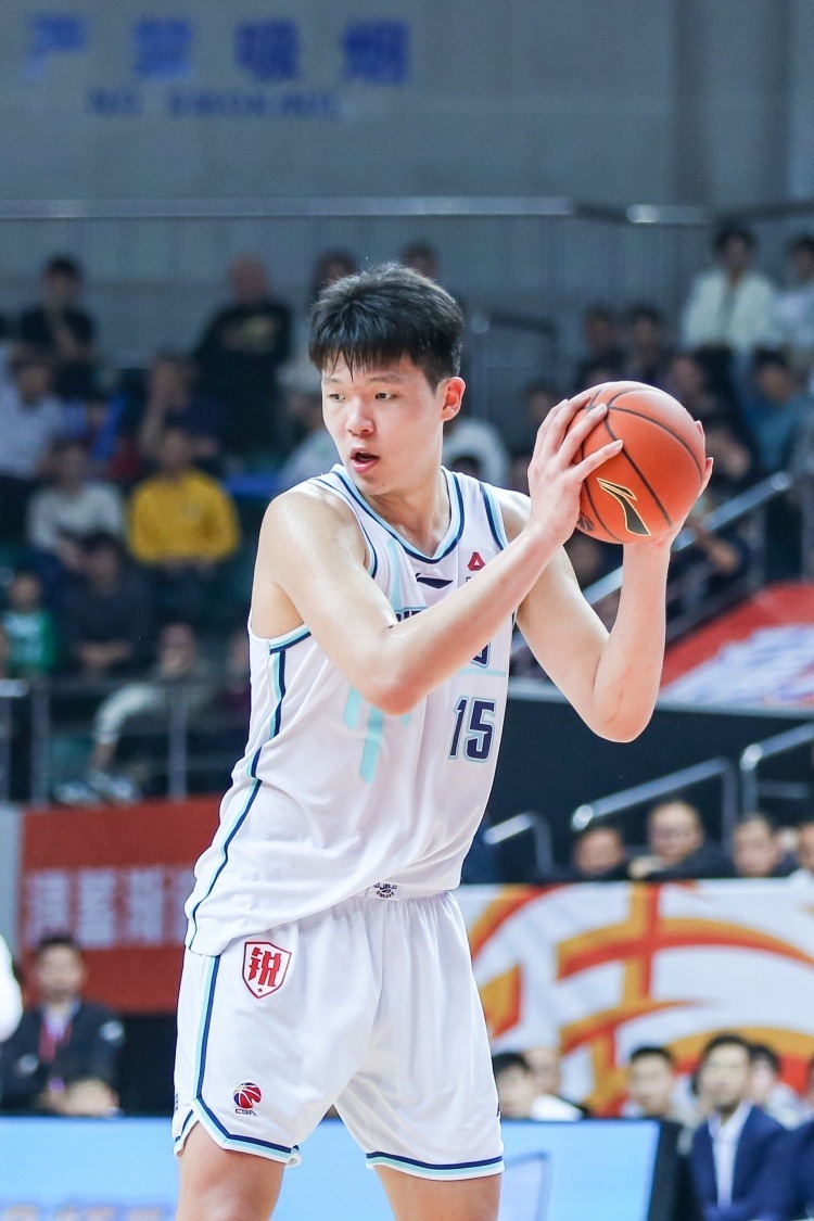 名记谈杨瀚森获cba3大奖一个无力决定自己未来的人没什么可恭喜的