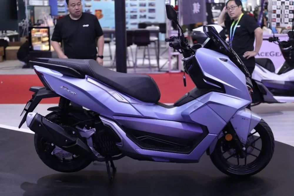 售价12980元,台荣发布2023款踏板-荣150_腾讯新闻