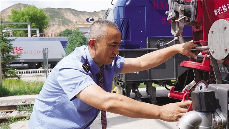 陇海线机车司机刘晓明让梦想成真