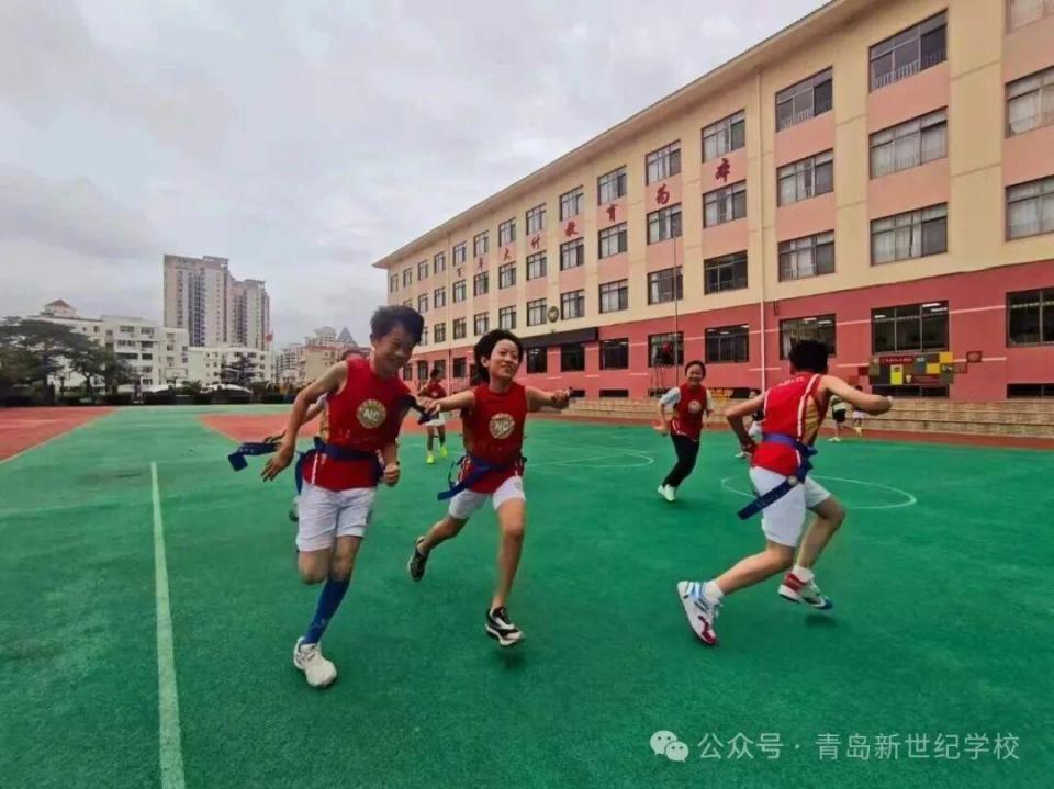 “橄”拼少年，锋芒初露，青岛新世纪学校“暖阳橄榄球队”2026年“区长杯”斩获佳绩_腾讯新闻