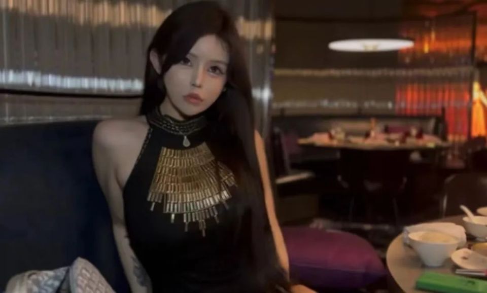 男网红减肥百斤变性之后,晒美照已与美女无异