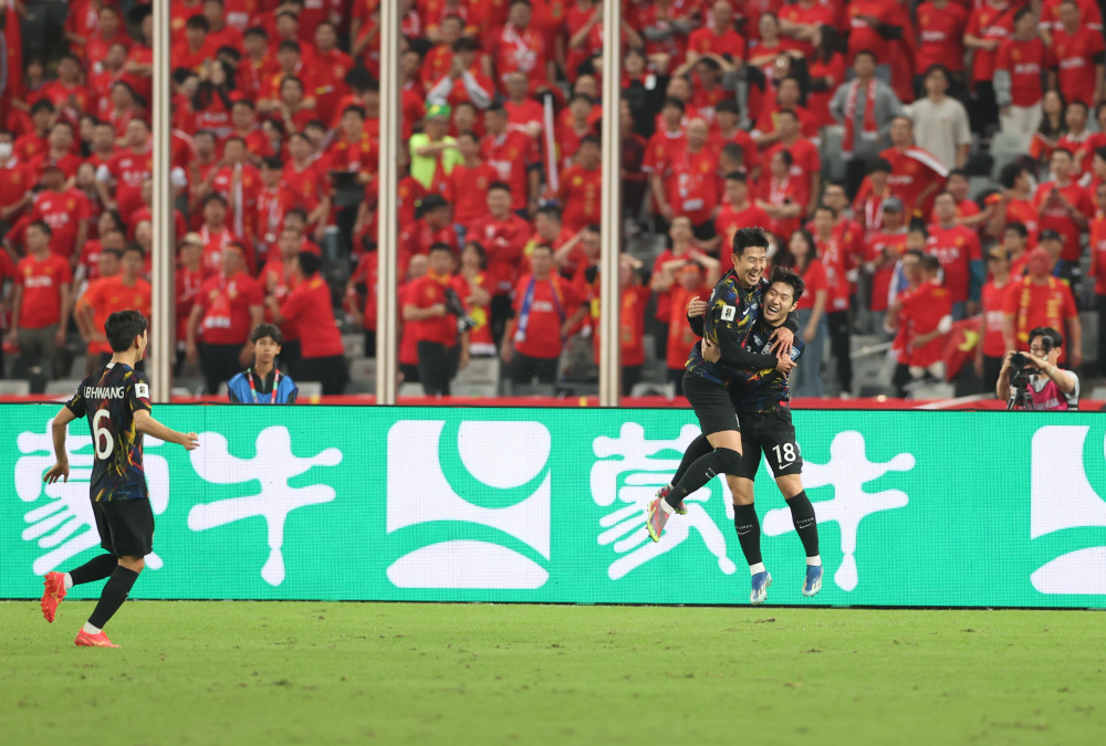 足球——世预赛:中国队对阵韩国队(7)