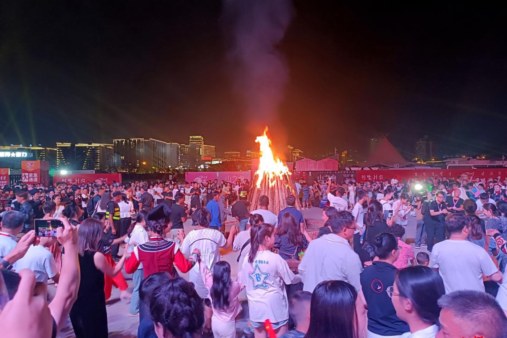 2024年凉山彝族火把节西昌主会场开幕,29日晚开启火把狂欢夜