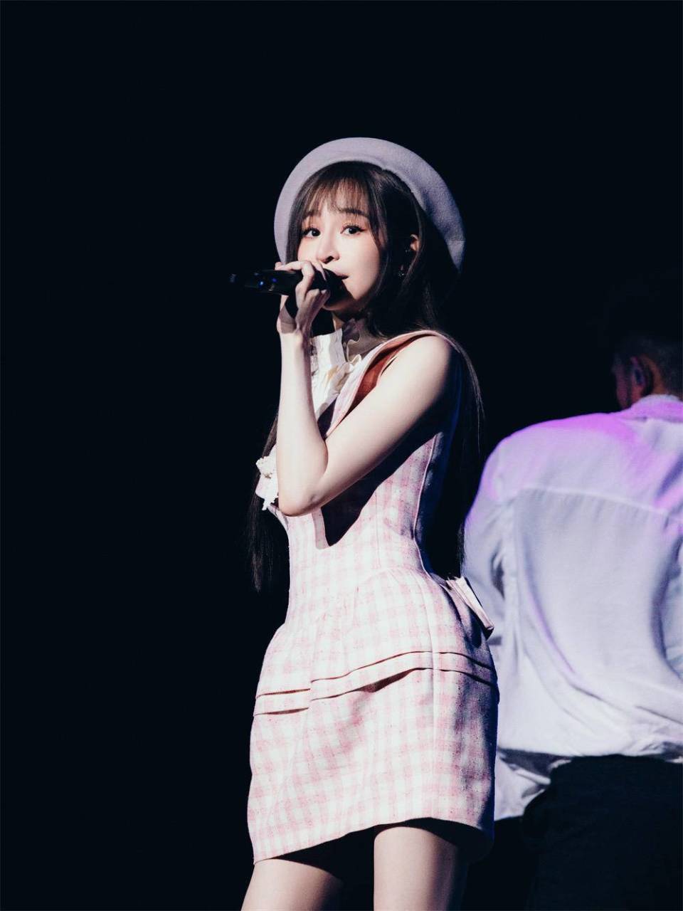 王心凌成都全糖开唱,黄小蕾吴谨言助阵共跳《爱你》