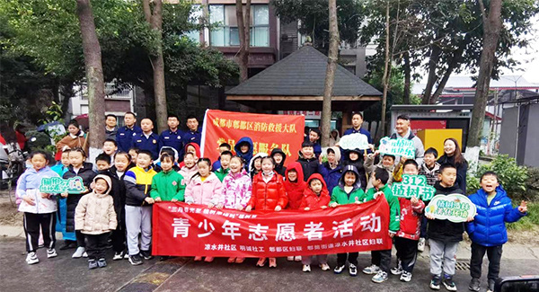 植树添绿时 郫都区实验学校"小手拉大手"开展植树活动_腾讯新闻