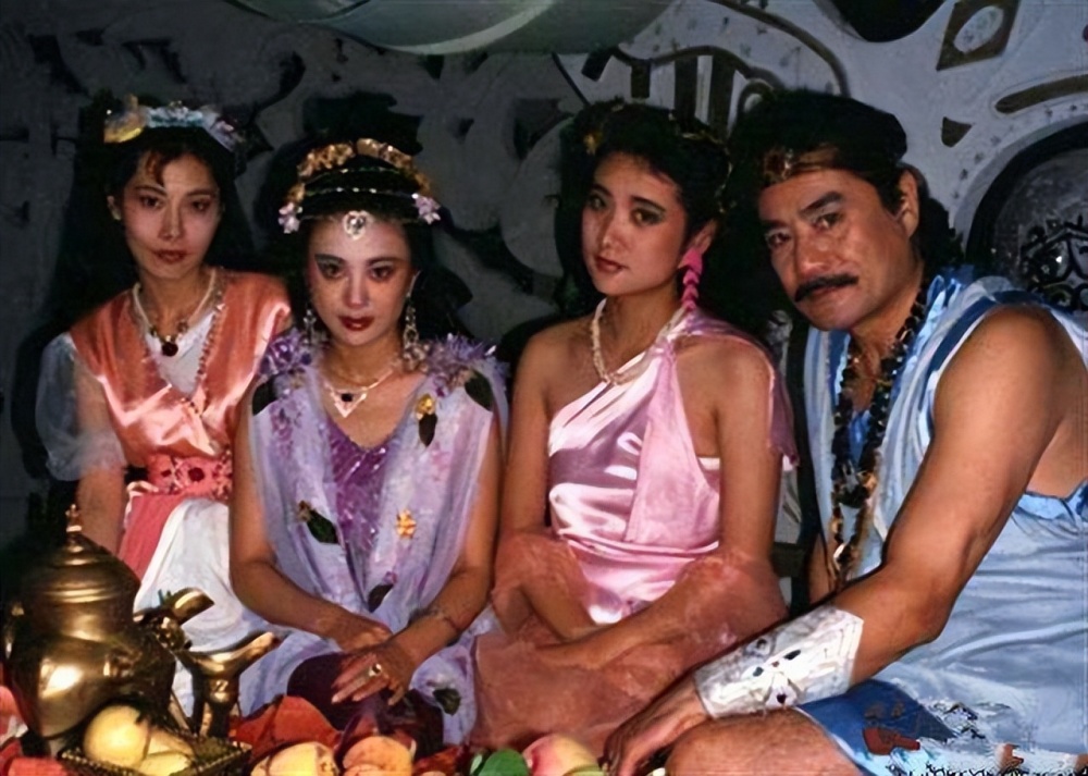 90版《封神榜》珍贵花絮:当演员们穿回时装,你还能认出是谁吗_腾讯