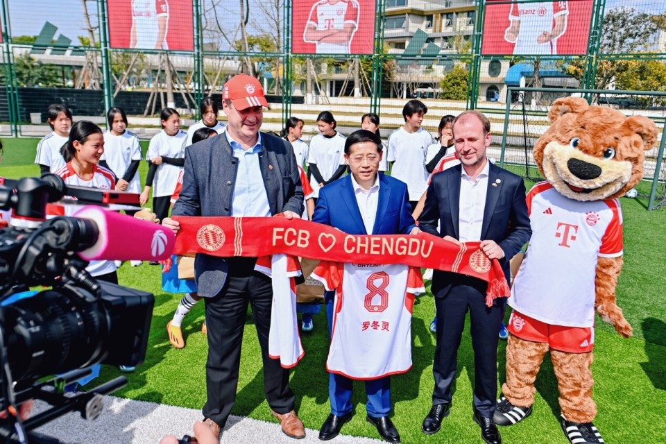 巴伐利亚州州长到访成都拜仁再度为中德文化交流搭建桥梁