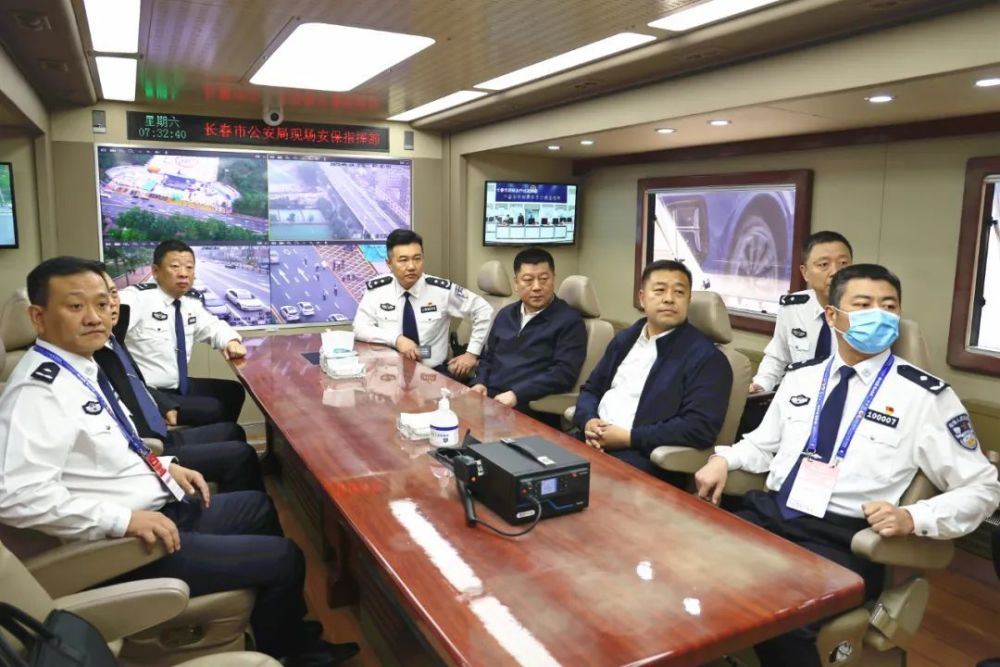 市公安局党委副书记,常务副局长张兴桥,省公安厅治安总队总队长李占江