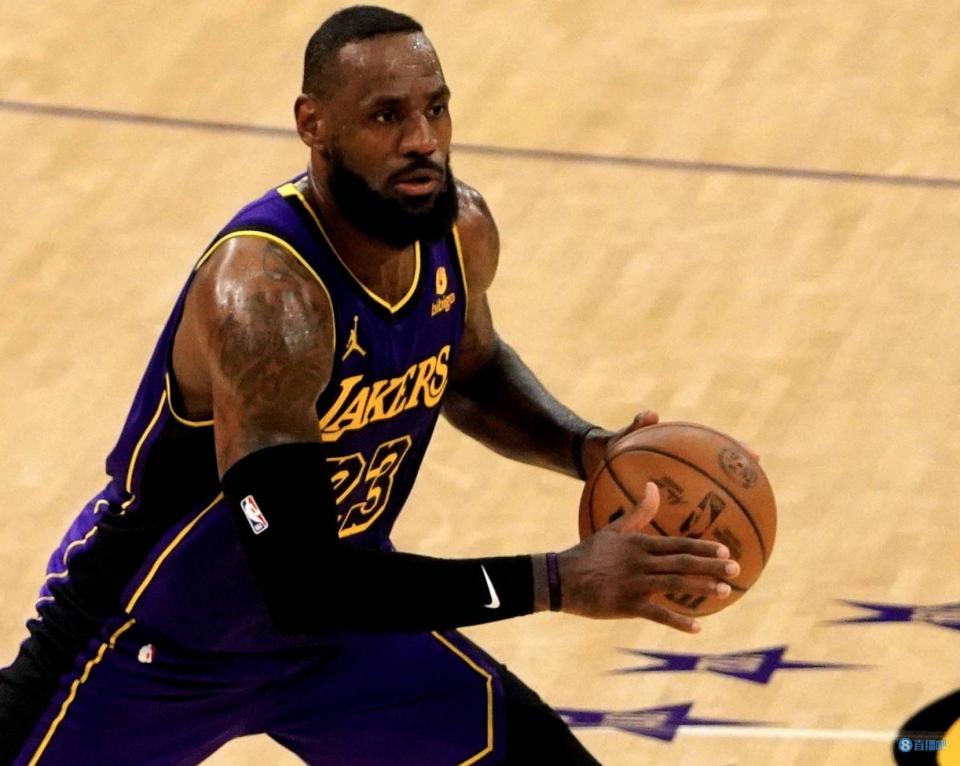 命中率不高詹姆斯半场13中4拿到13分3板4助