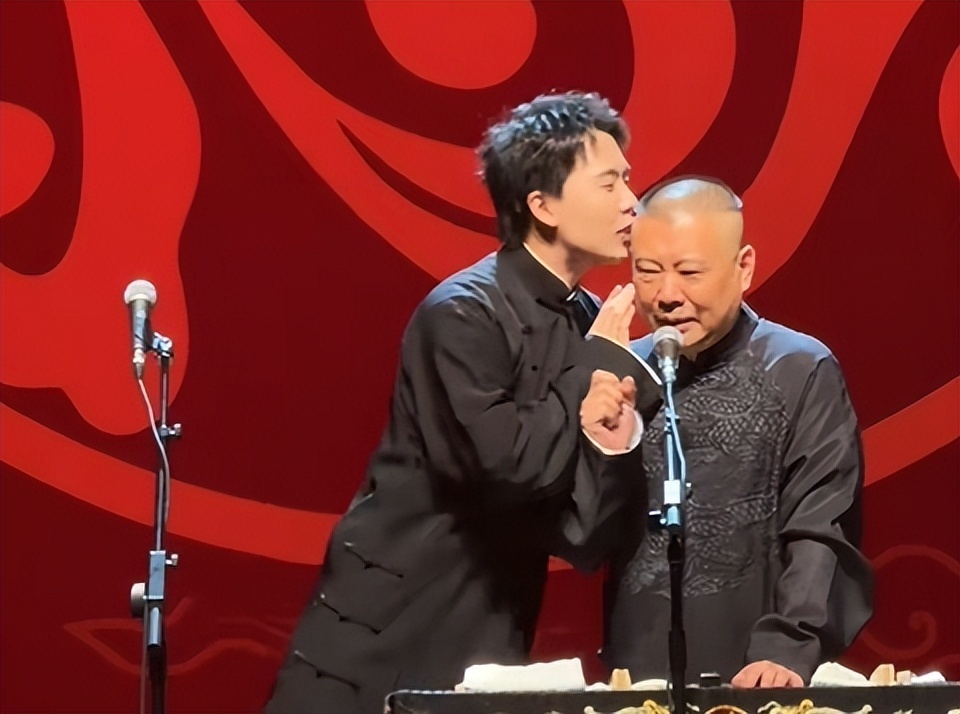 郭德纲当众表态:德云社传给郭麒麟!