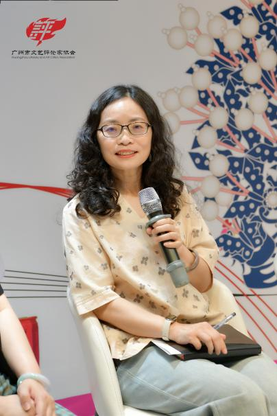 华南师范大学文学院教授李静首先表达了对《双绣缘》这部戏曲的赞赏