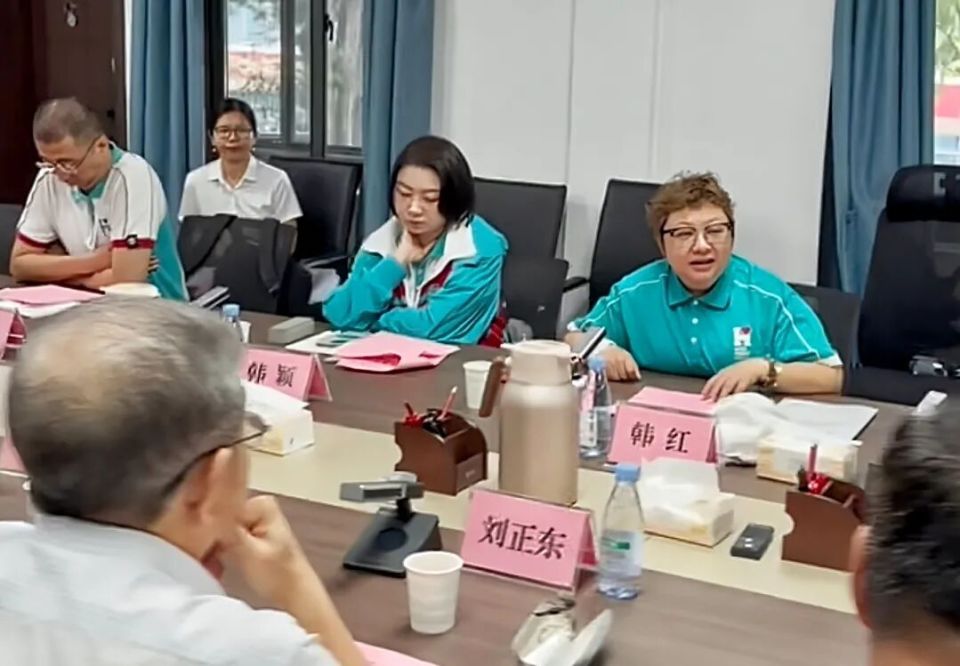 韩红获聘广西慈善联合总会公益慈善大使