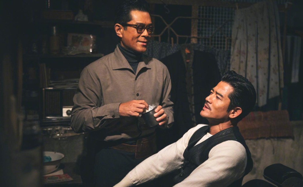 拖了半年,耗资3.6亿,暑期档对决谢霆锋,70岁成龙能不能救港片