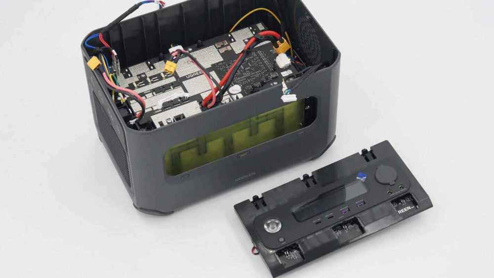 与比亚迪联合开发,拆解绿联售价4299元的星辰户外电源gs1200_腾讯新闻