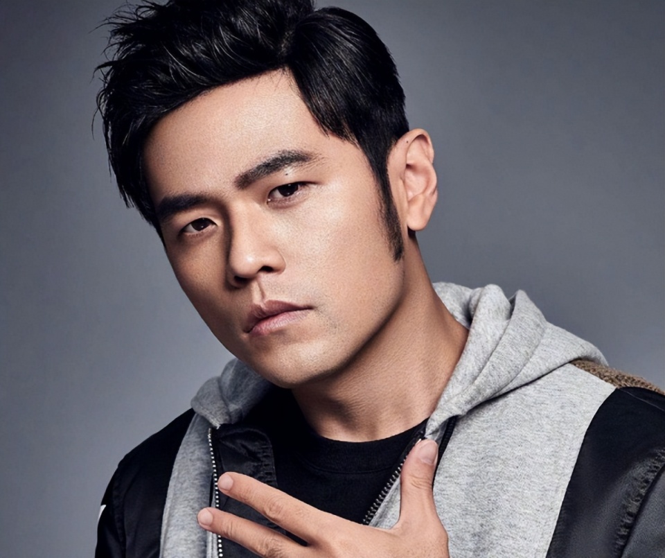 周杰伦骂内地网友狗吠,直播唱了一整夜,人气暴跌仅3万人观看