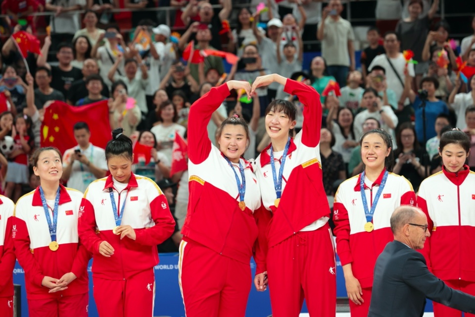 大运会中国女篮夺冠