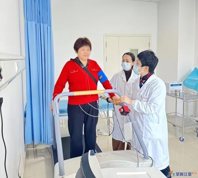 "据心功能科相关负责人介绍,这项检查叫做平板运动试验(tet),它的跑台