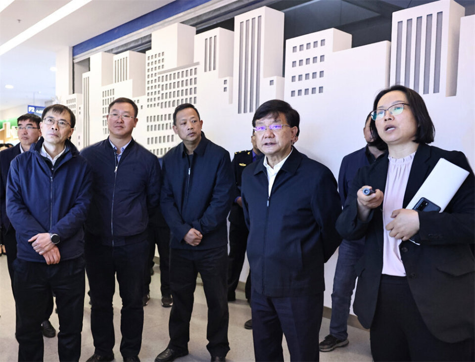 杨斌到市规划展览馆调研时强调:高起点规划  高水平建设  高标准管理