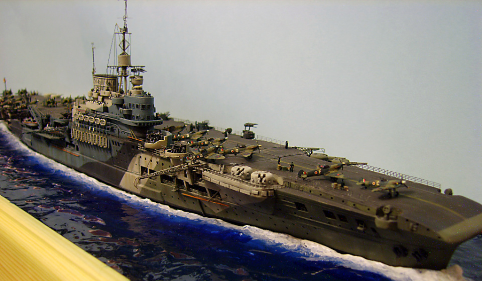 1/400比例“光辉”号航空母舰（HMS Illustrious）模型-腾讯新闻