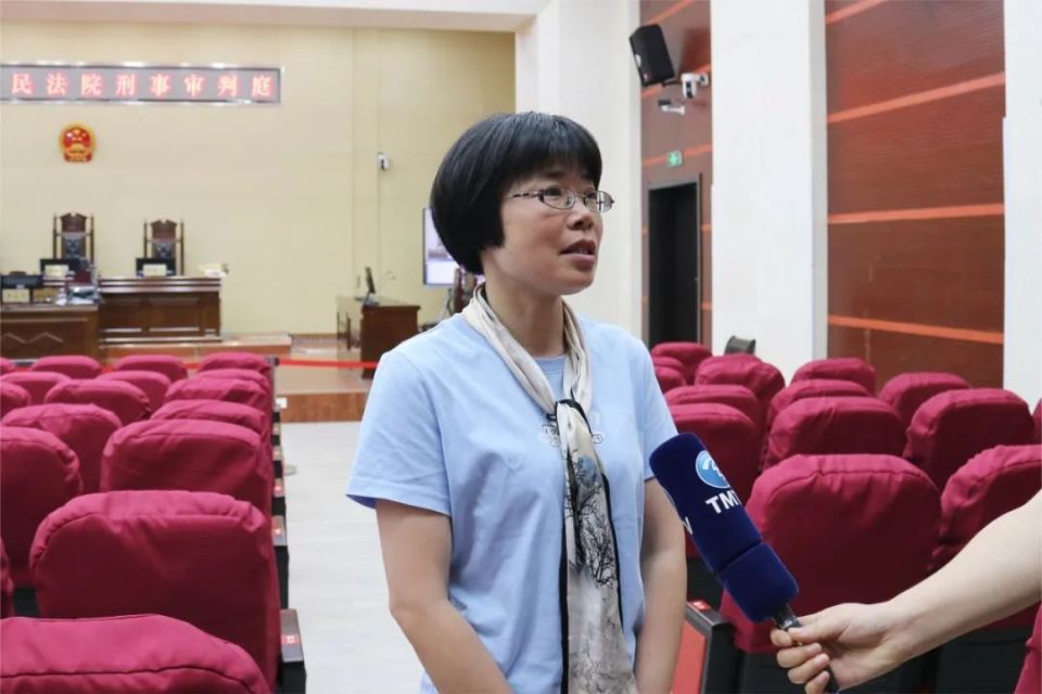 刘荣华市国投集团党委副书记,纪委书记汉江两级四院的观摩代表在听庭