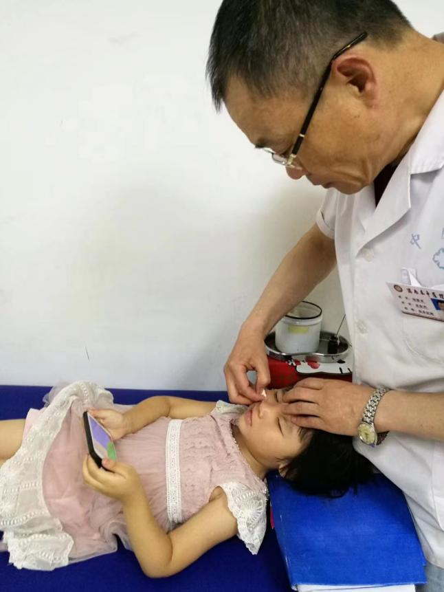 五妙水仙膏制作技艺:承家学 重实践 讲疗效