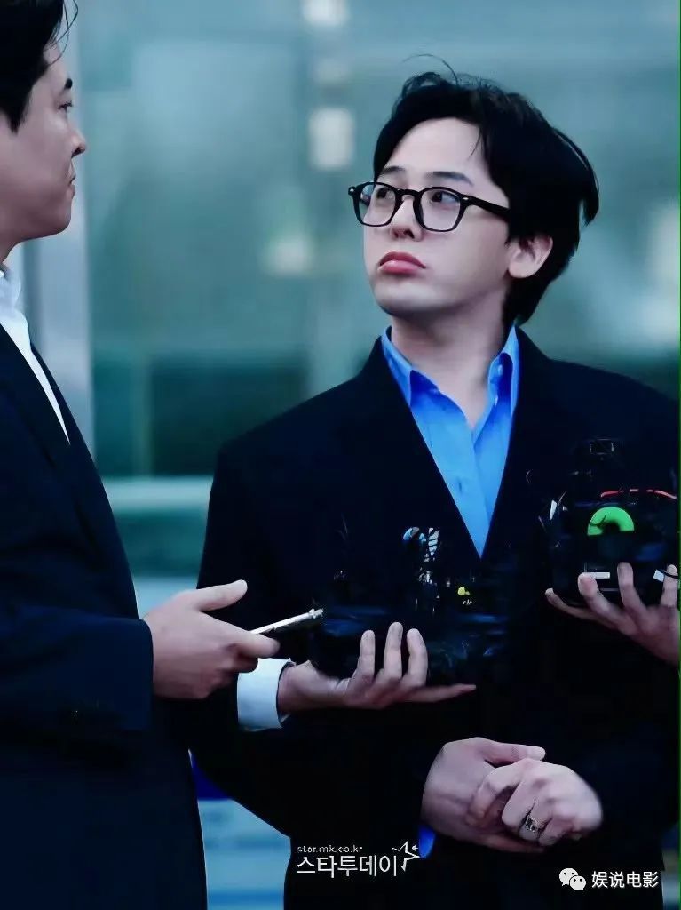 权志龙的小动作真的很多,很容易被大家过度解读,造成误会.