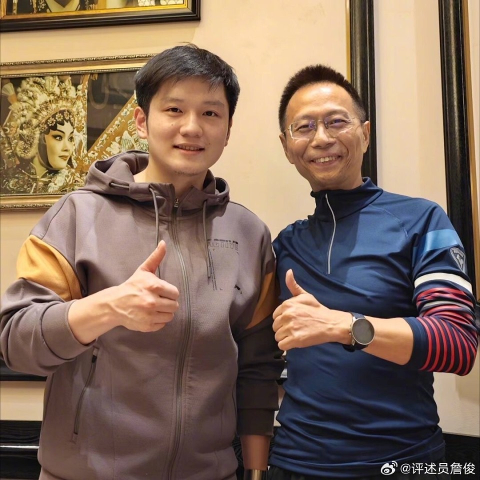 詹俊晒与樊振东合影:与皇马球迷面基,探讨欧冠之王争冠前景_腾讯新闻