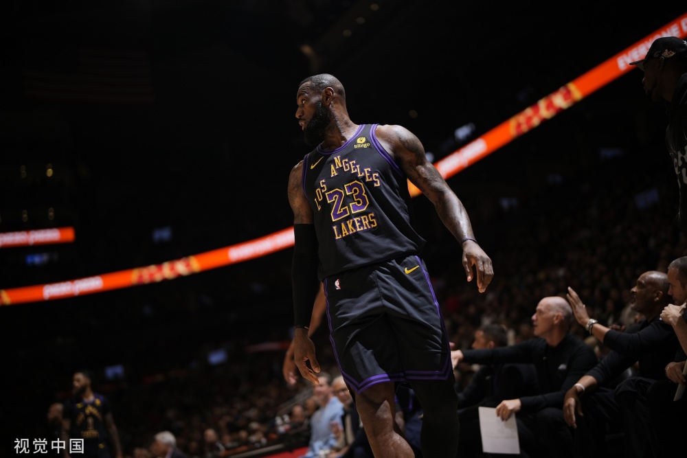 nba常规赛:湖人最多领先33分送猛龙14连败 詹姆斯23 9