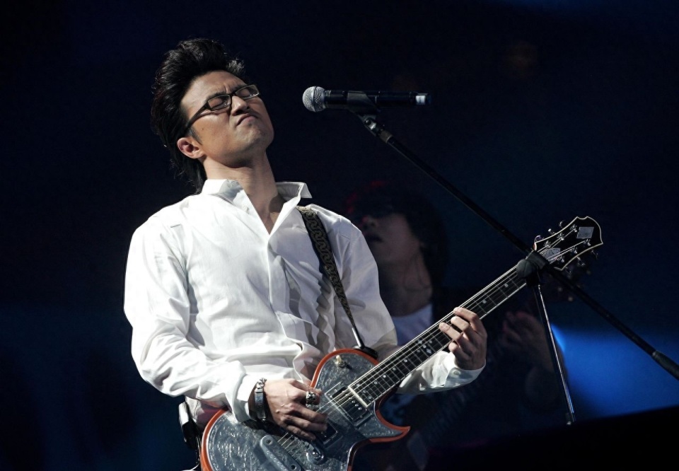 离婚原因疑与赌博有关,两任前任曾控诉汪峰出轨