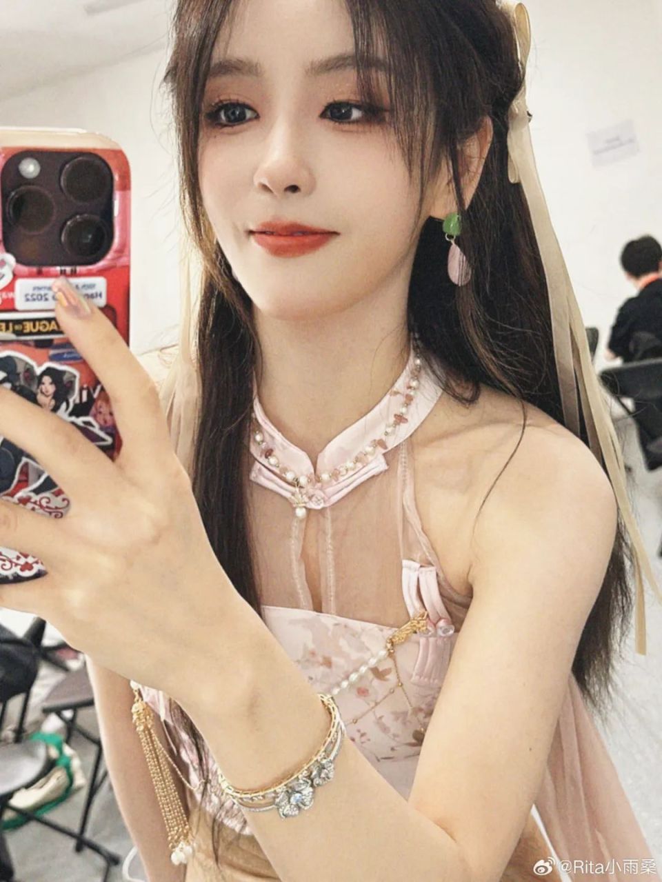 【lpl老婆】rita解说这套新装扮太好看了,简直是舞剑仙本人