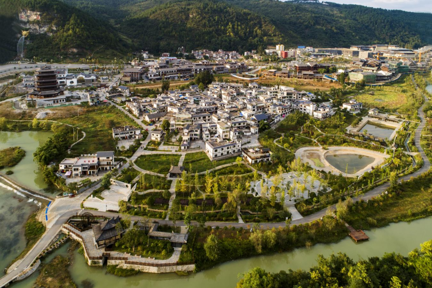 乡游黔中龙里县龙山镇夏日山居奔赴草原避暑纳凉