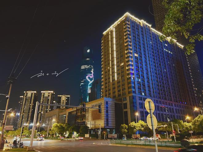 实拍南昌夜景作为最没存在感的省会之一如今成为网红城市