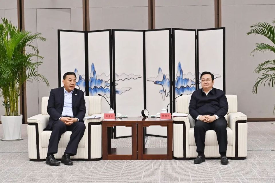 张国华与中国人民大学党委书记张东刚、校长林尚立一行举行工作座谈并出席签约仪式