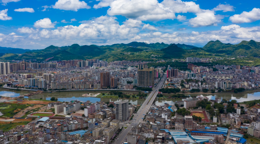 政府工作报告解读 丨坚持实体经济为本,制造业当家 全力推动山区特色