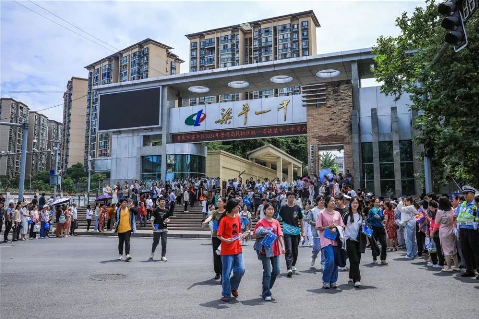 共181个考场梁平中学,梁平一中2个考点今年全区设有6月7日,梁平红旗