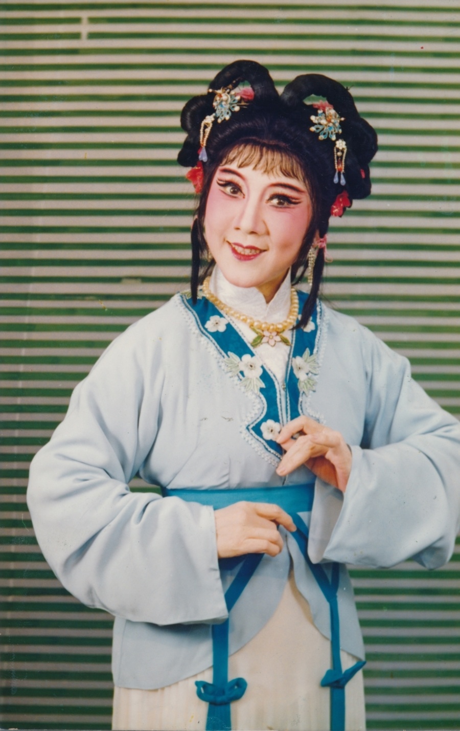 92岁吕瑞英获白玉兰戏剧奖特殊贡献奖,她凭什么从红娘演到薛宝钗_腾讯