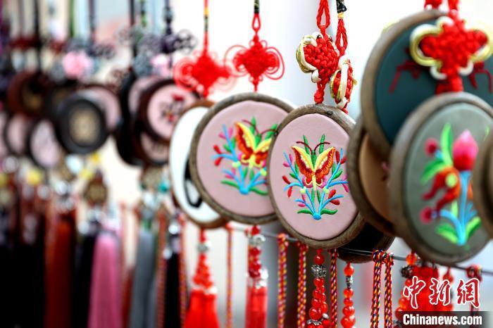 青海丹噶尔皮绣:穿梭在指尖的非物质文化遗产