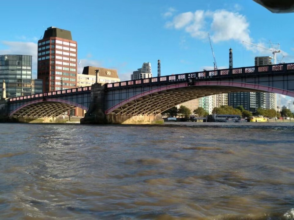 读者也能翻车英国赛艇运动员吐槽伦敦泰晤士河水质河里大便太多