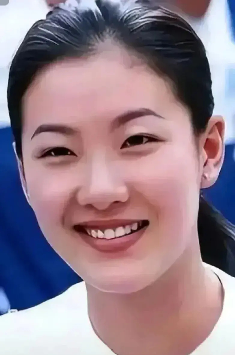 昔日跳水女皇伏明霞,身材发福变化大,几乎认不出来了