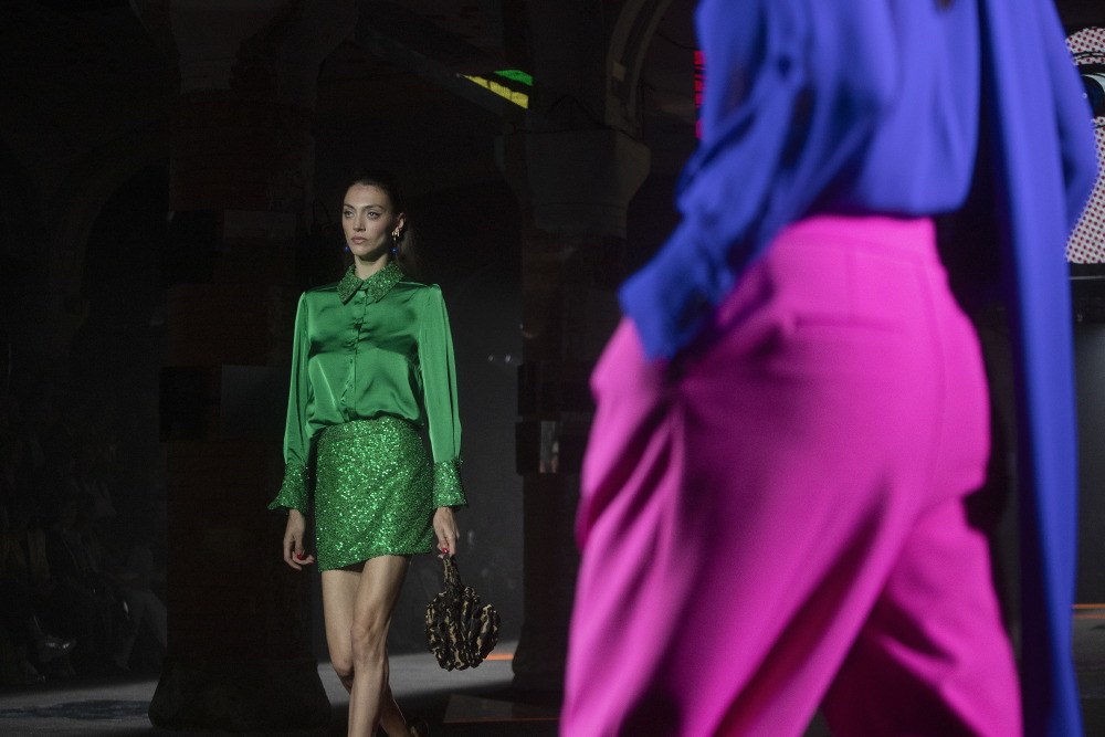 巴塞罗那080时装周掠影_腾讯新闻