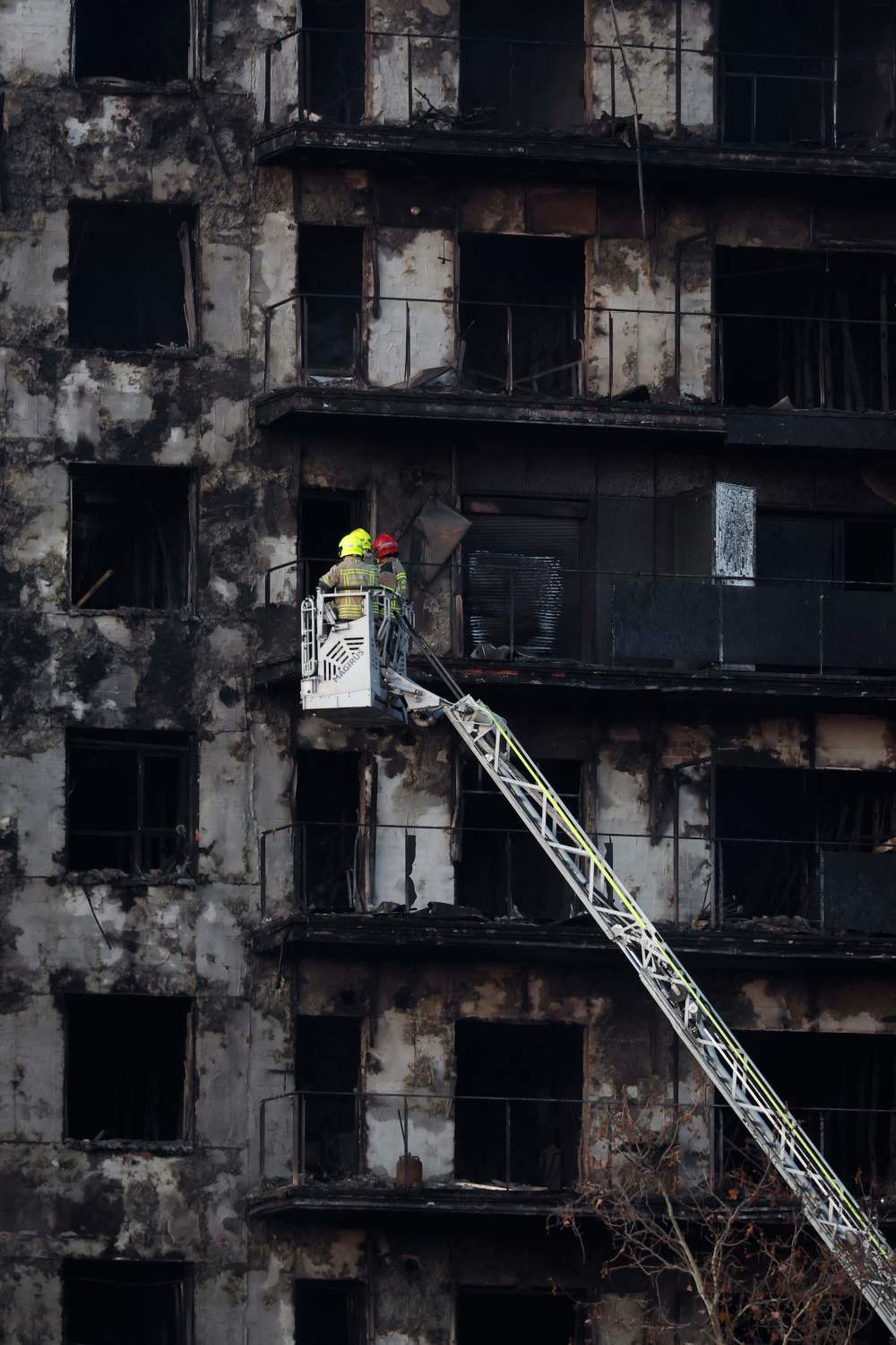 西班牙瓦伦西亚一住宅楼失火已致4人死亡_腾讯新闻