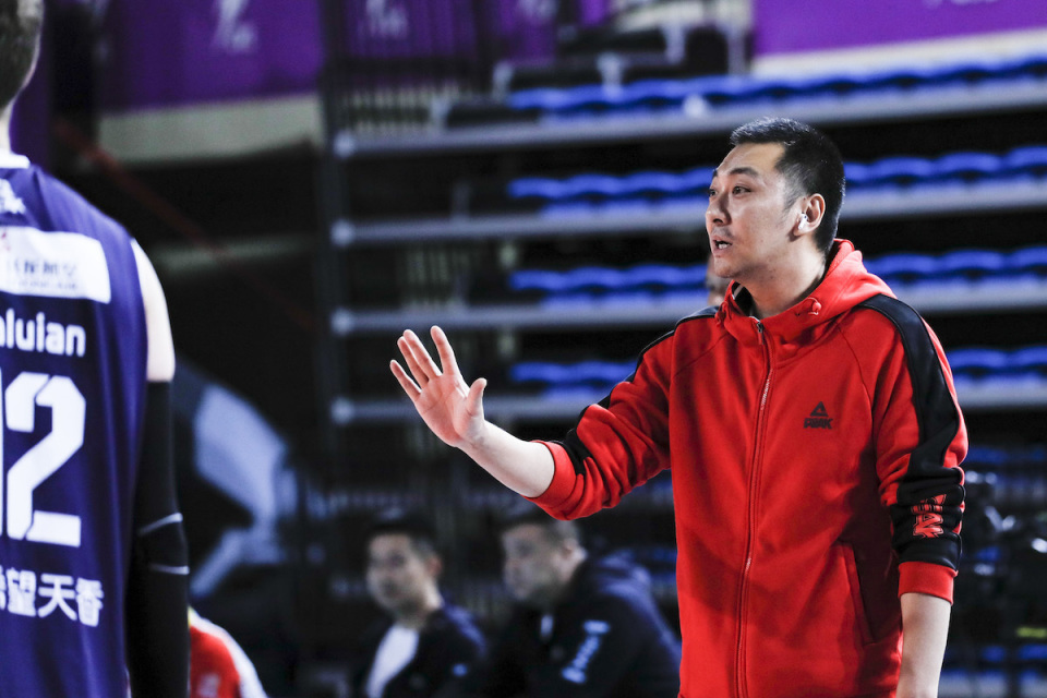 黑马领头羊,劲吹排坛"小旋风",这个教练不寻常_腾讯新闻